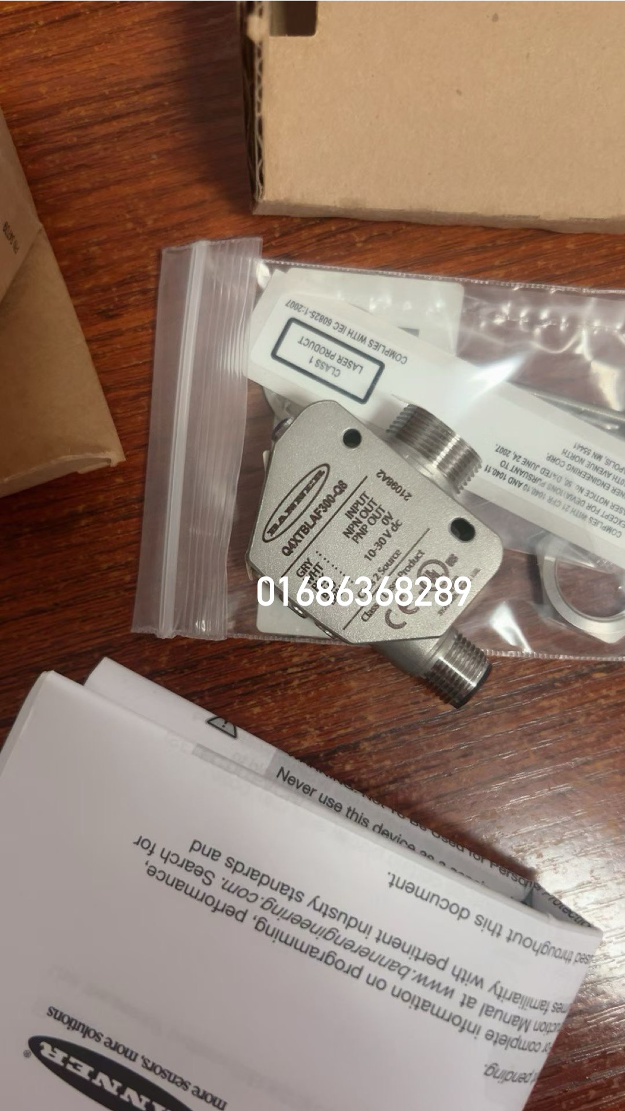 Banner Q4XTBLAF300-Q8 Sensor